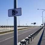 Zdradliwy lód na stawach to śmiertelna pułapka mimo odwilży ❄️