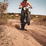 Crossowiec wpadł w lesie i nazbierał „komplet” wpadek! 🏍️